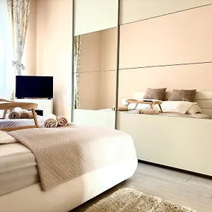  Apartment Riverside Mansion